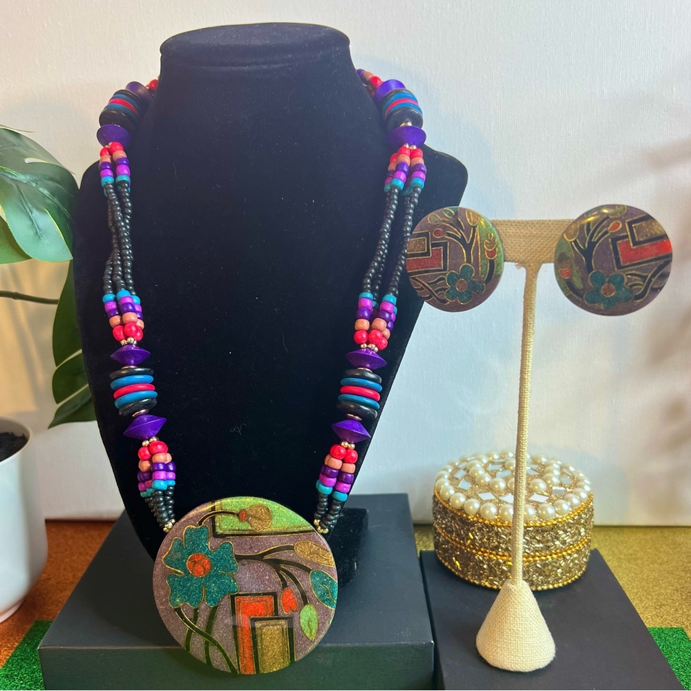 Vintage 80’s Néw Old Stock Pierced Earrings and Matching Necklace